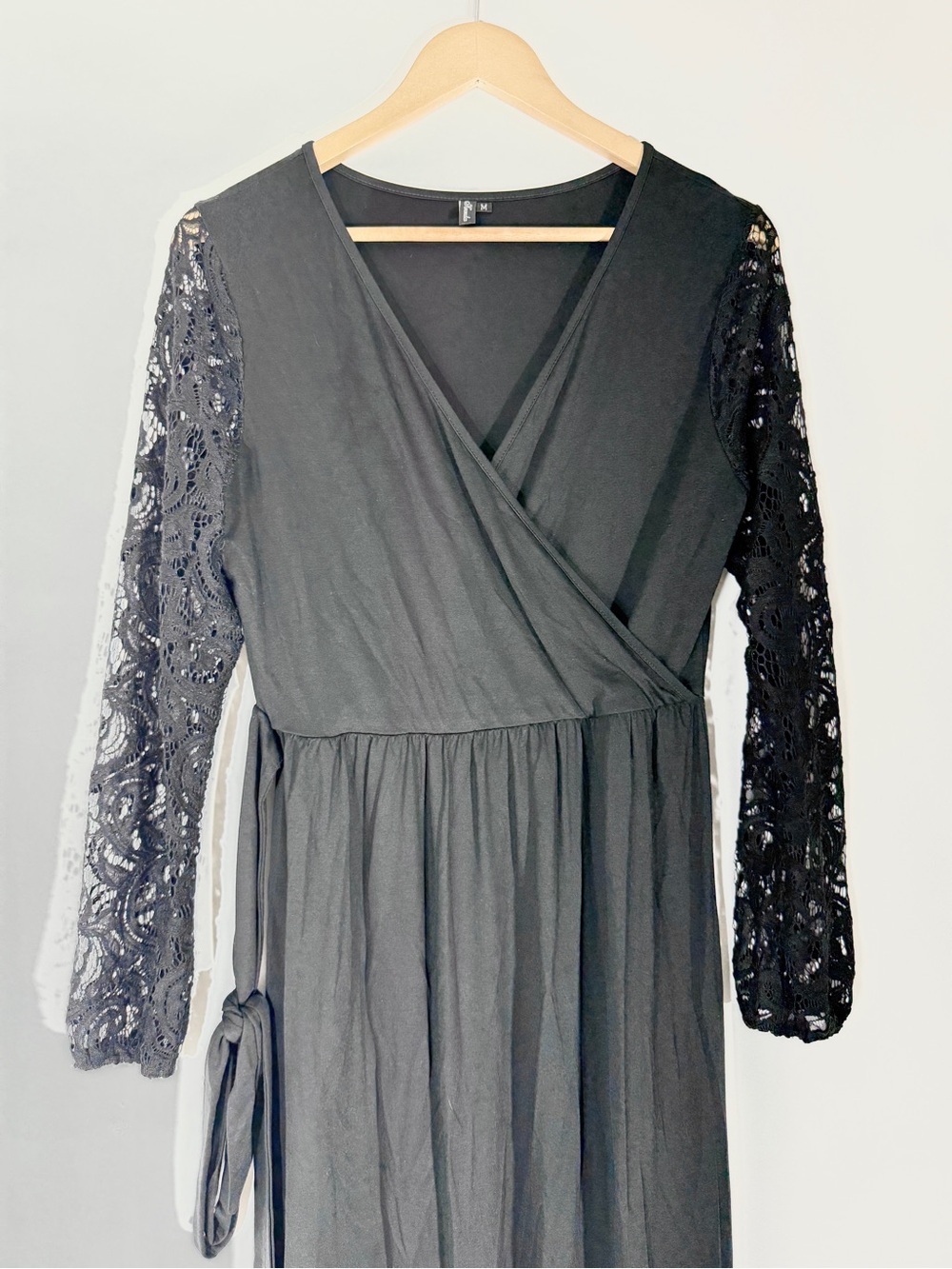 Black Lace Sleeve Wrap Maxi Dress Women’s Size Medium Elegant Evening Dress